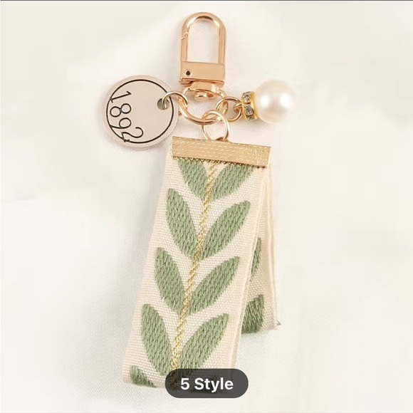 NWT - Plant themed key chain - Picture 1 of 2